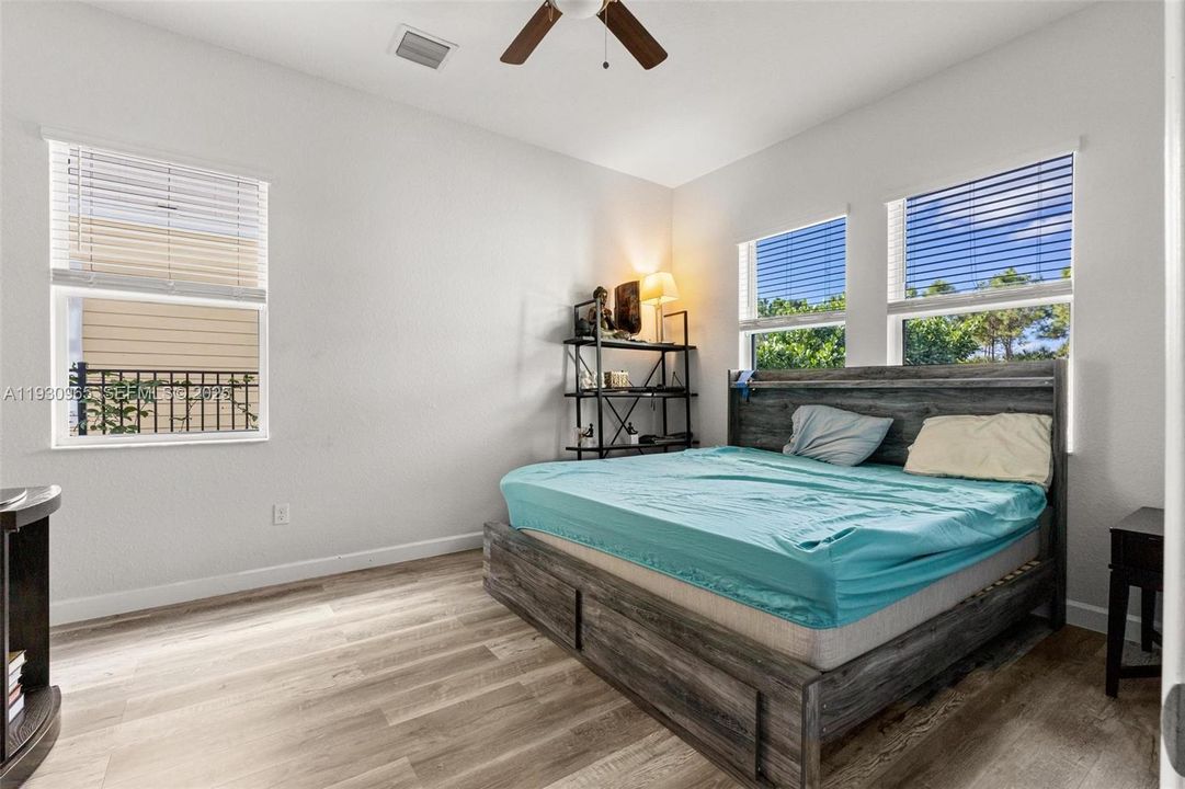 For Sale: $774,000 (6 beds, 4 baths, 3361 Square Feet)