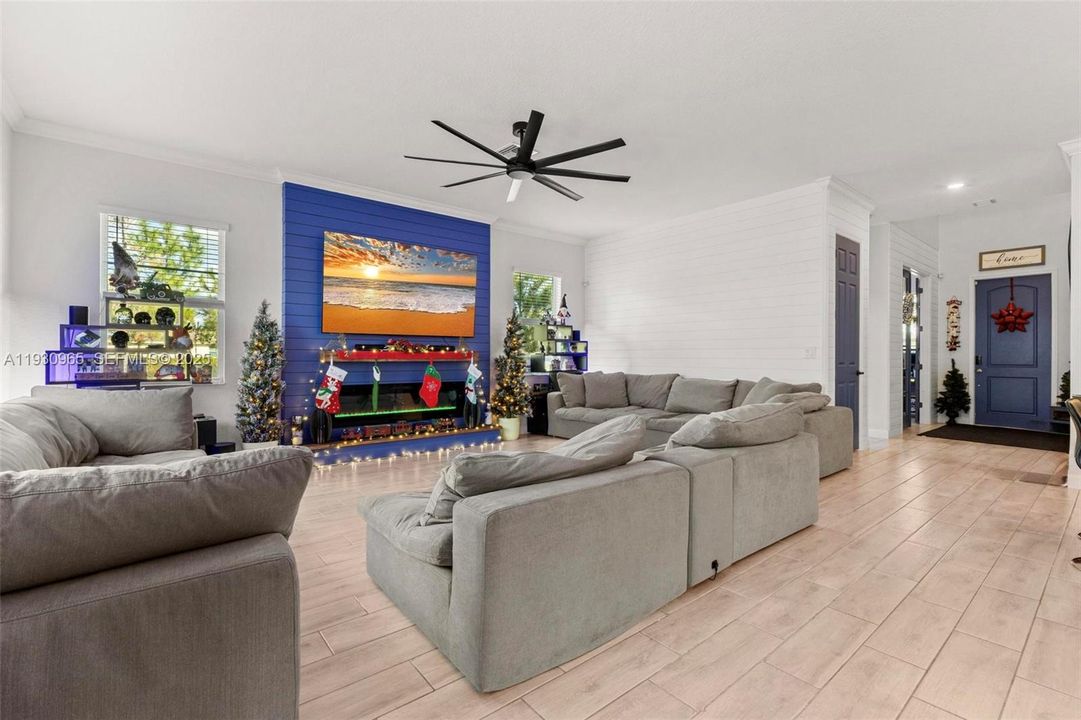 For Sale: $774,000 (6 beds, 4 baths, 3361 Square Feet)