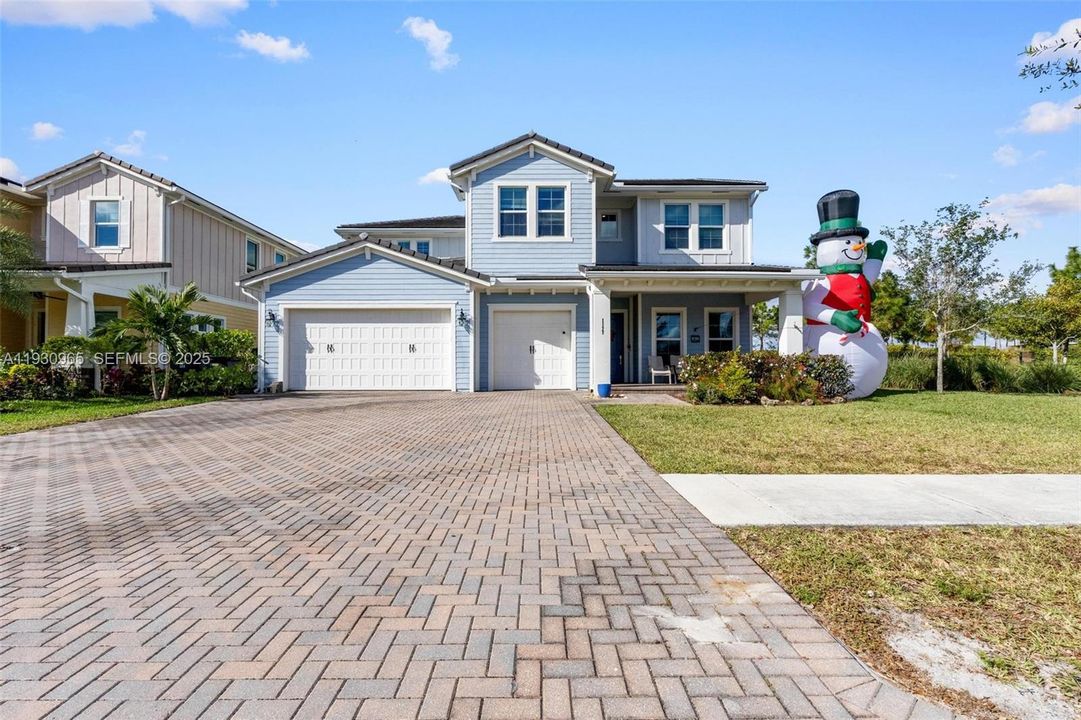 For Sale: $774,000 (6 beds, 4 baths, 3361 Square Feet)