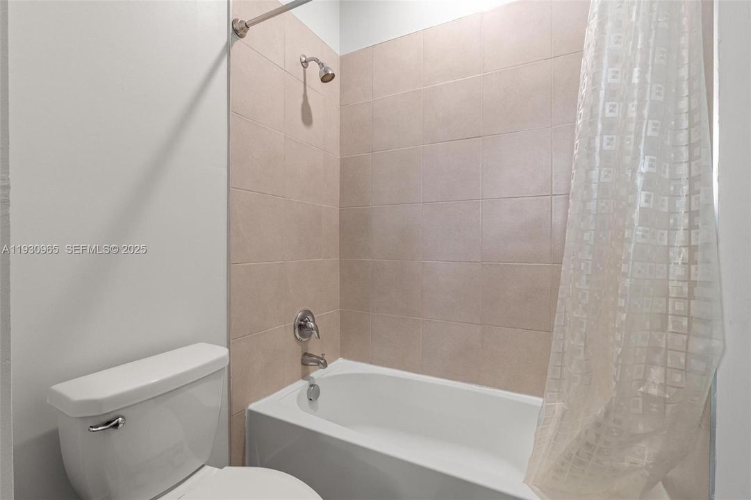 For Sale: $774,000 (6 beds, 4 baths, 3361 Square Feet)