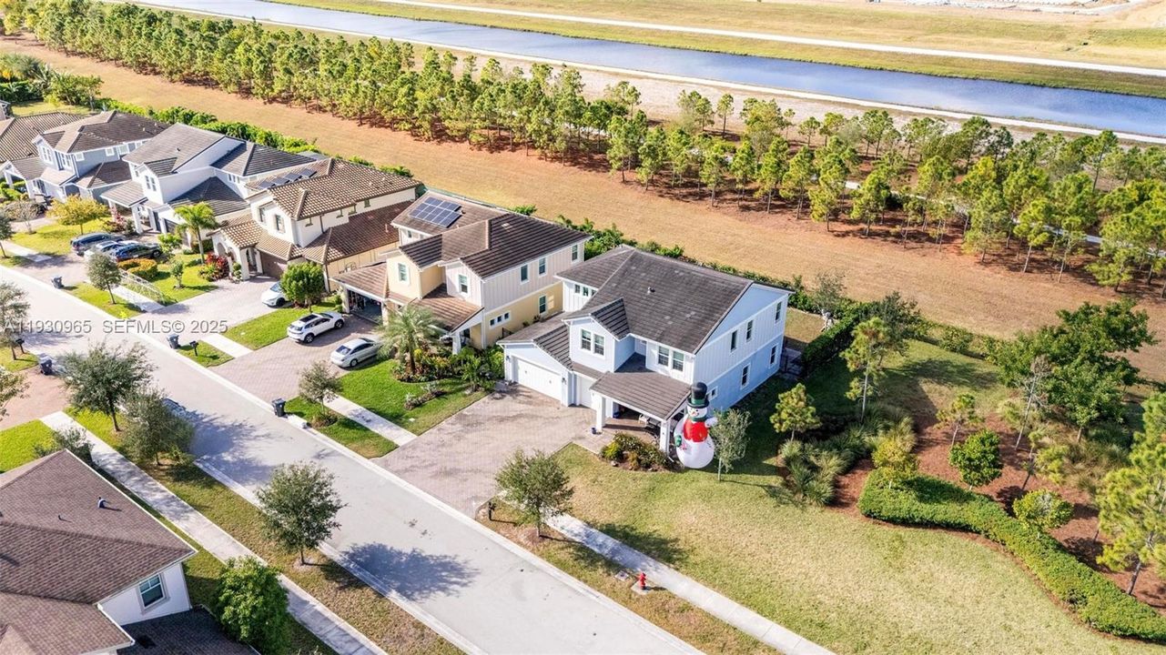 For Sale: $774,000 (6 beds, 4 baths, 3361 Square Feet)