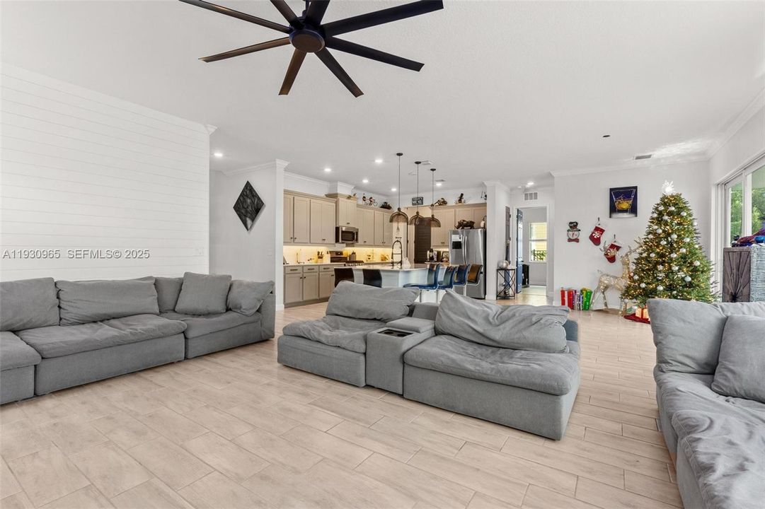 For Sale: $774,000 (6 beds, 4 baths, 3361 Square Feet)