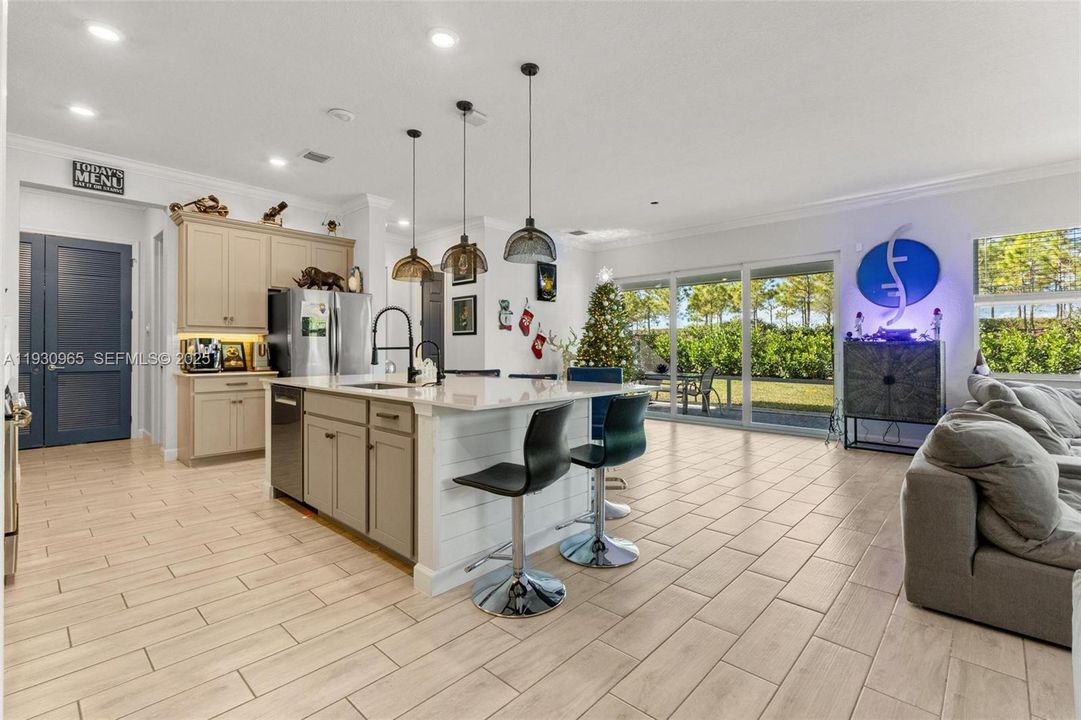 For Sale: $774,000 (6 beds, 4 baths, 3361 Square Feet)