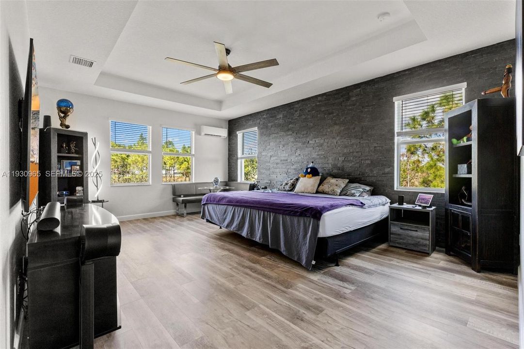 For Sale: $774,000 (6 beds, 4 baths, 3361 Square Feet)