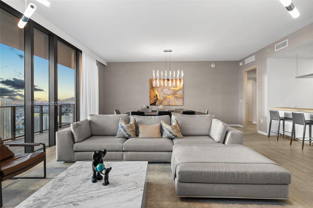 На продажу: $4,000,000 (4 спален, 4 ванн, 2418 Квадратных фут)