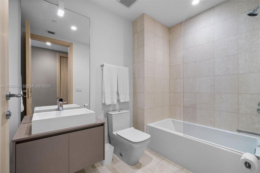 На продажу: $4,000,000 (4 спален, 4 ванн, 2418 Квадратных фут)