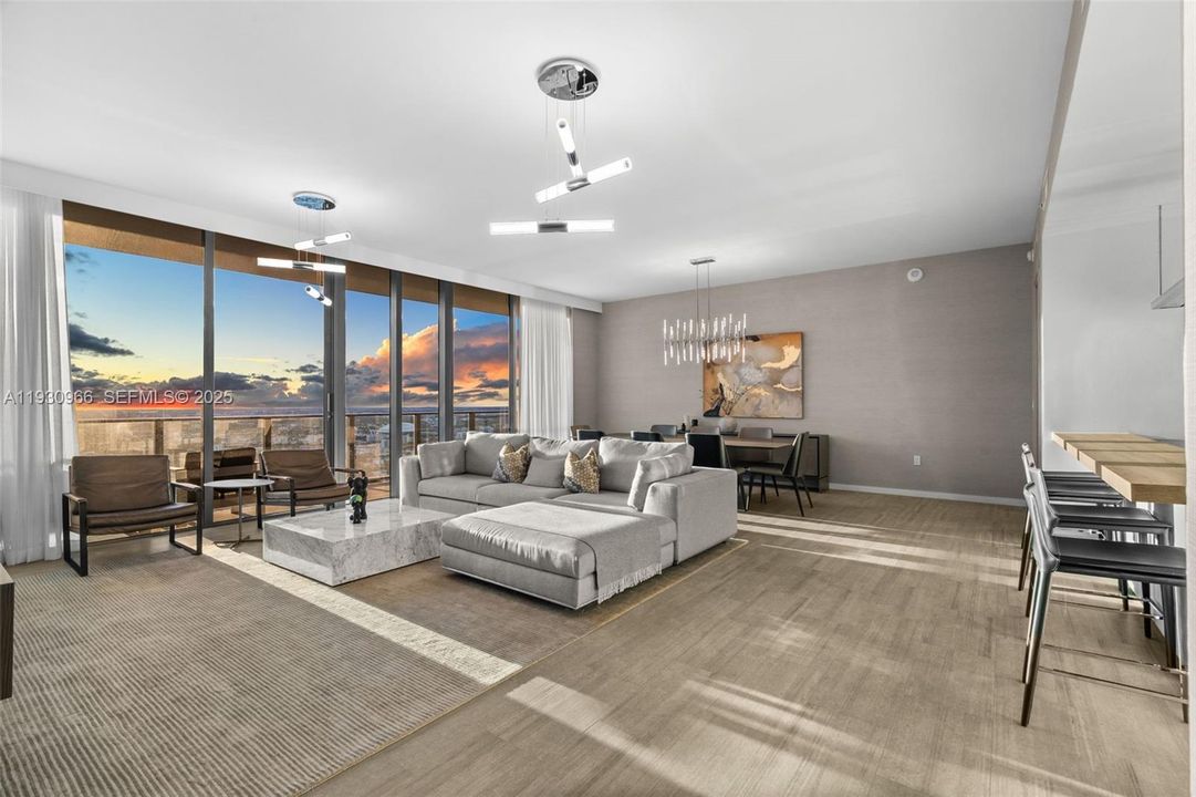 На продажу: $4,000,000 (4 спален, 4 ванн, 2418 Квадратных фут)