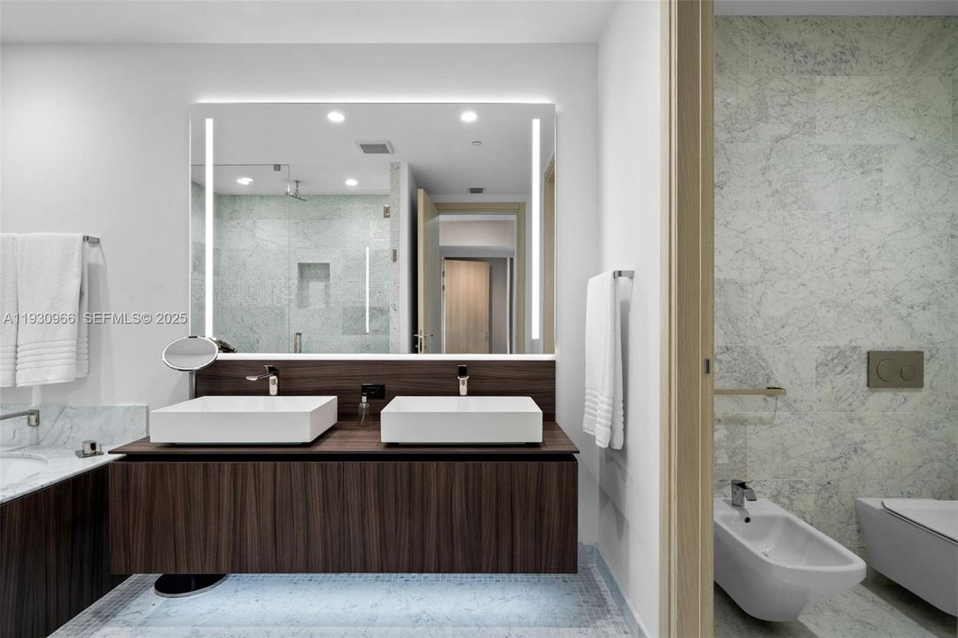 На продажу: $4,000,000 (4 спален, 4 ванн, 2418 Квадратных фут)