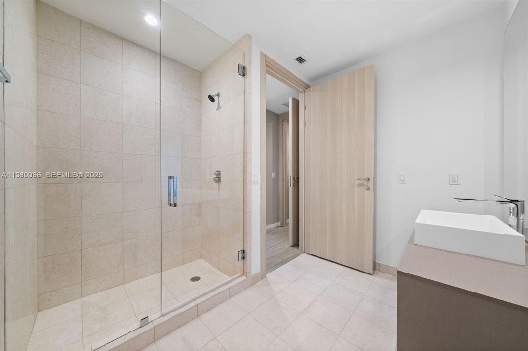 На продажу: $4,000,000 (4 спален, 4 ванн, 2418 Квадратных фут)