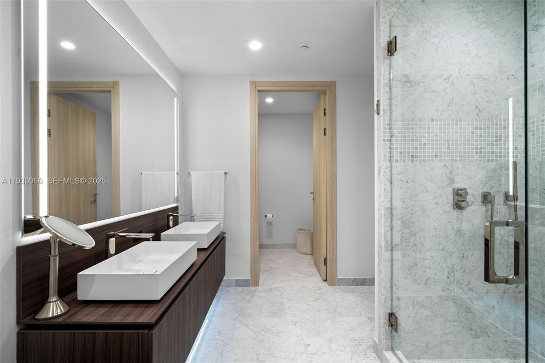 На продажу: $4,000,000 (4 спален, 4 ванн, 2418 Квадратных фут)