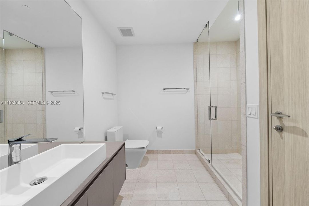 На продажу: $4,000,000 (4 спален, 4 ванн, 2418 Квадратных фут)