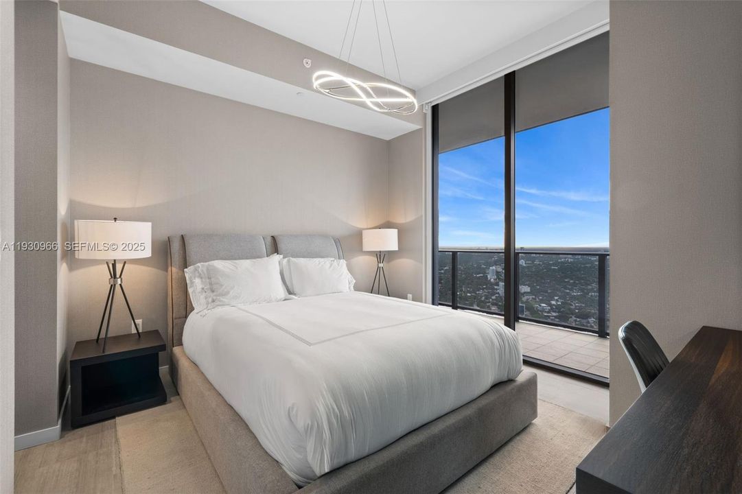 На продажу: $4,000,000 (4 спален, 4 ванн, 2418 Квадратных фут)