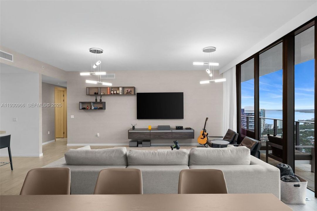 На продажу: $4,000,000 (4 спален, 4 ванн, 2418 Квадратных фут)