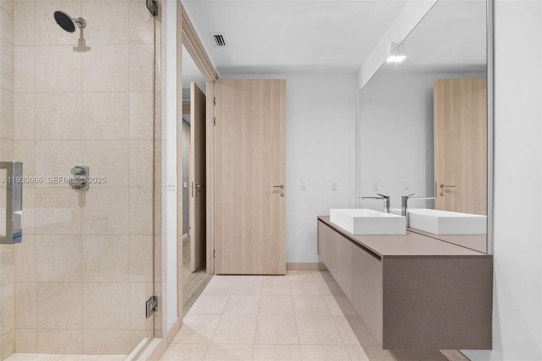 На продажу: $4,000,000 (4 спален, 4 ванн, 2418 Квадратных фут)