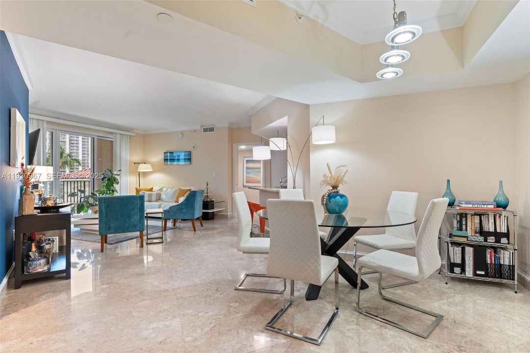 En Venta: $540,000 (2 camas, 2 baños, 1320 Pies cuadrados)