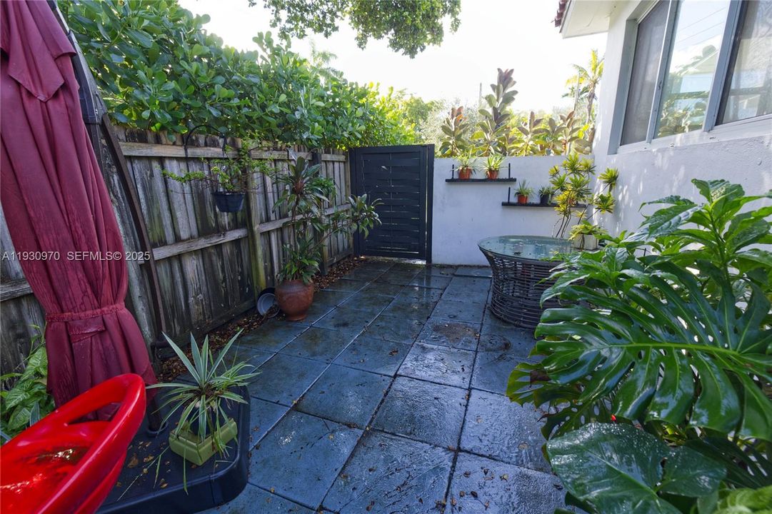 En Venta: $300,000 (3 camas, 2 baños, 1294 Pies cuadrados)