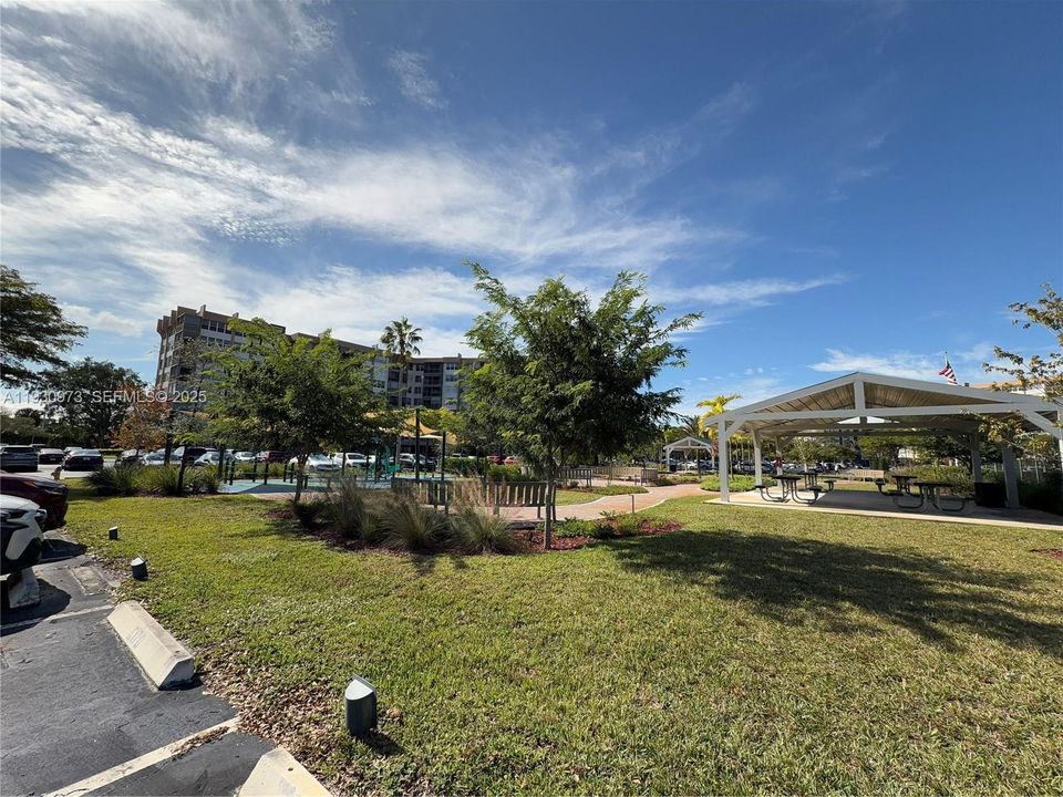 待售: $139,999 (1 贝兹, 1 浴室, 780 平方英尺)