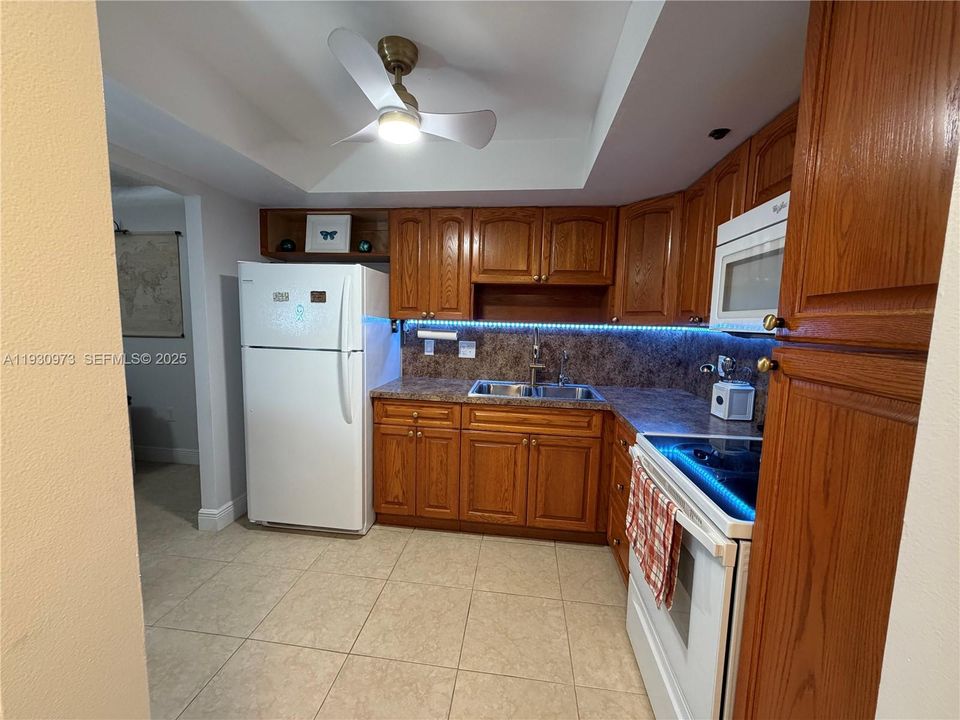 待售: $139,999 (1 贝兹, 1 浴室, 780 平方英尺)