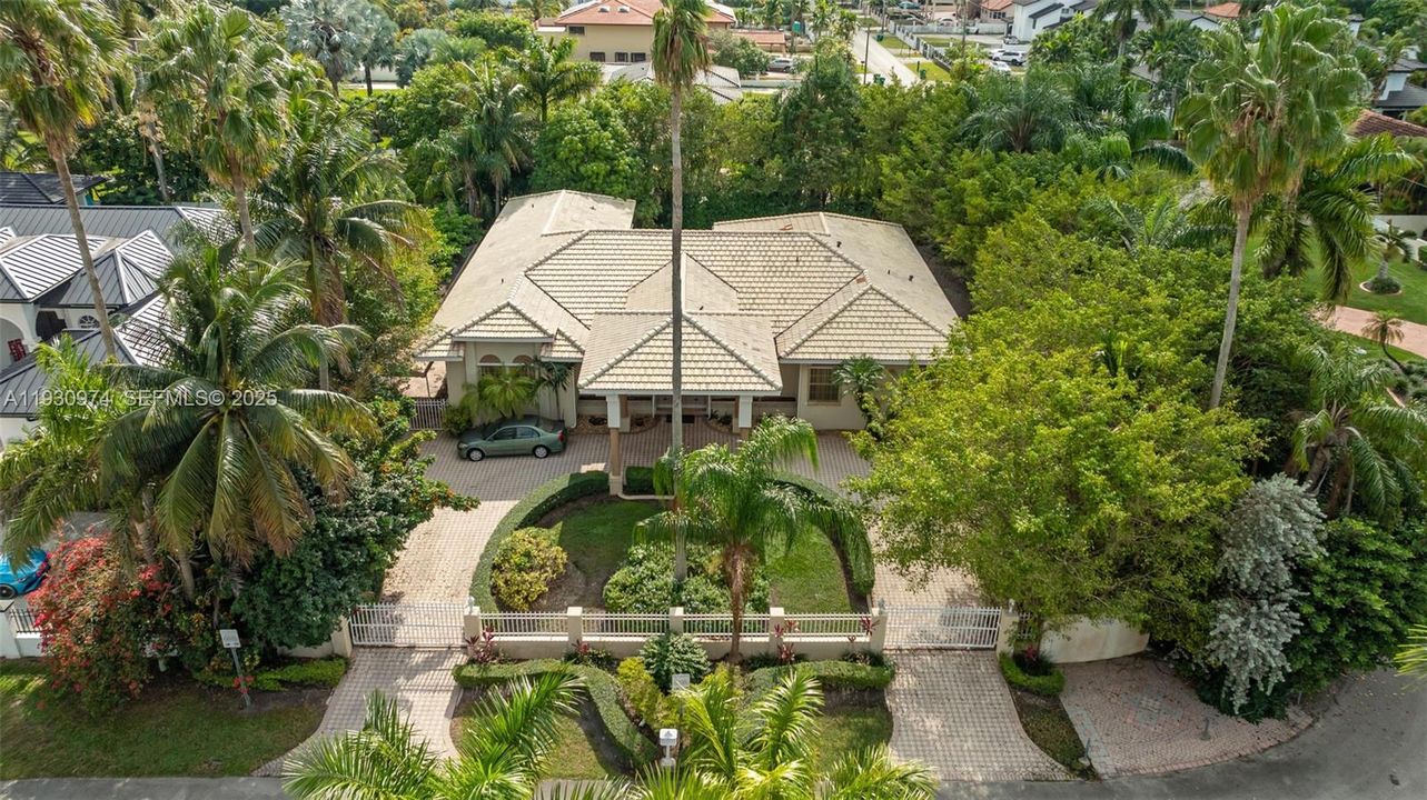 На продажу: $1,300,000 (5 спален, 4 ванн, 3194 Квадратных фут)