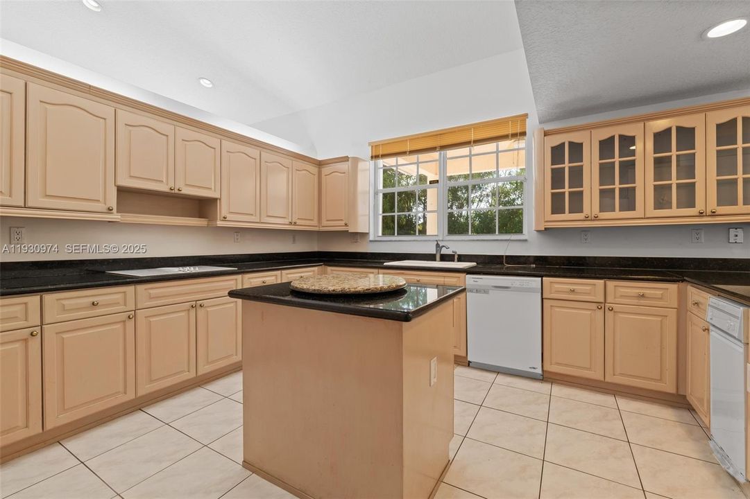 На продажу: $1,300,000 (5 спален, 4 ванн, 3194 Квадратных фут)