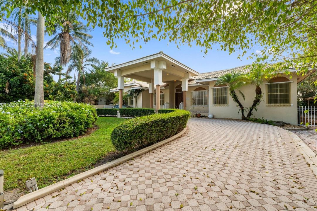 На продажу: $1,300,000 (5 спален, 4 ванн, 3194 Квадратных фут)