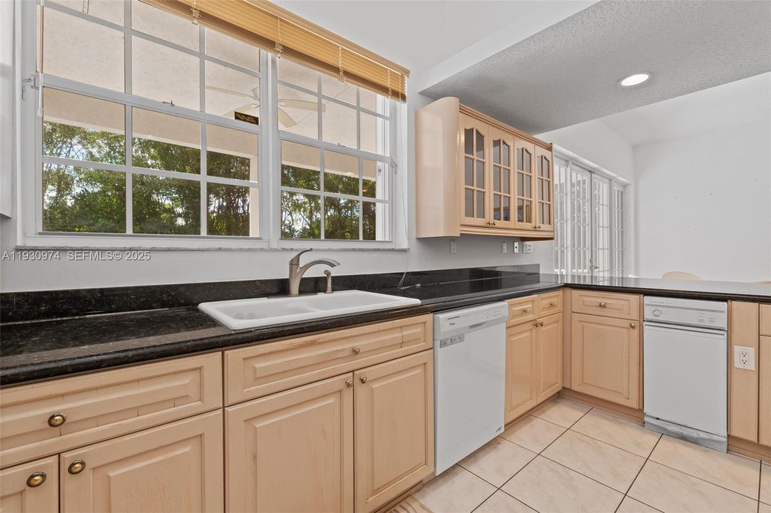 На продажу: $1,300,000 (5 спален, 4 ванн, 3194 Квадратных фут)