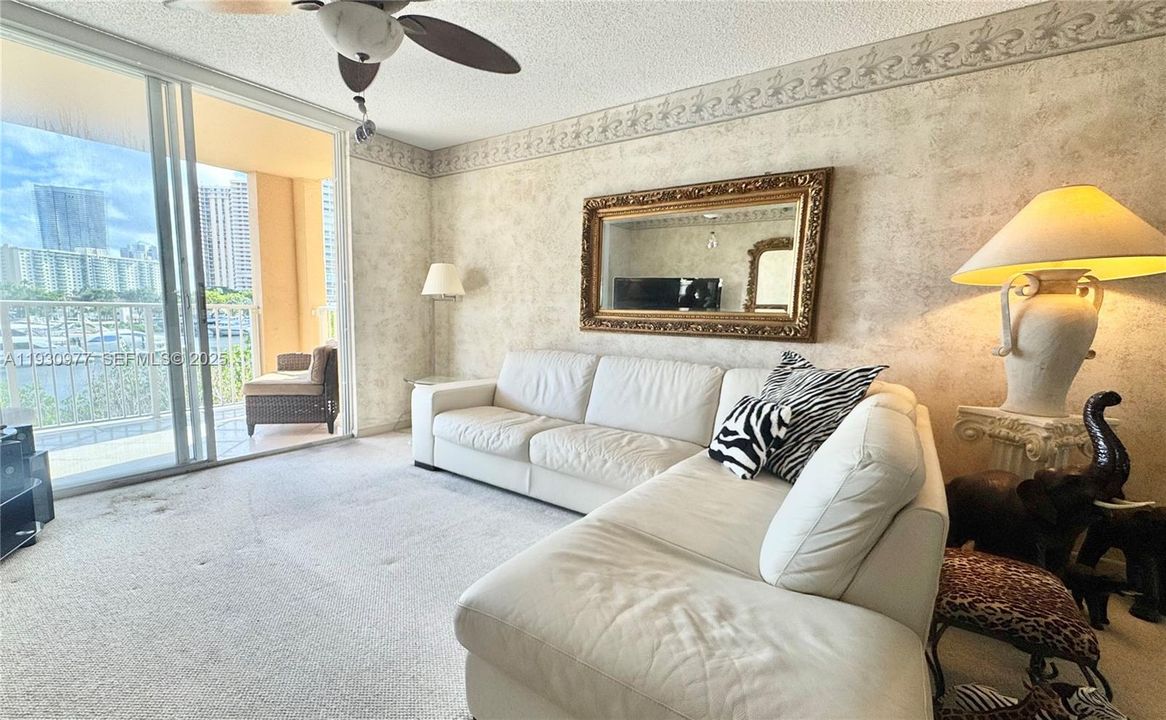 For Sale: $598,000 (3 beds, 2 baths, 1320 Square Feet)