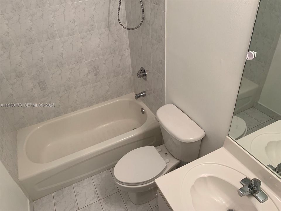 В аренду: $3,300 (3 спален, 2 ванн, 1704 Квадратных фут)