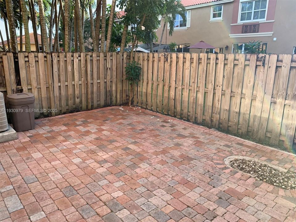 В аренду: $3,300 (3 спален, 2 ванн, 1704 Квадратных фут)