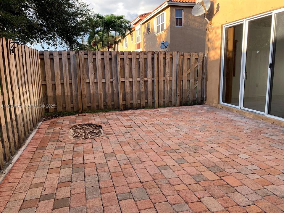 В аренду: $3,300 (3 спален, 2 ванн, 1704 Квадратных фут)