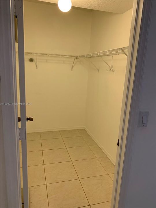 В аренду: $3,300 (3 спален, 2 ванн, 1704 Квадратных фут)