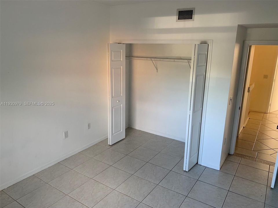 В аренду: $3,300 (3 спален, 2 ванн, 1704 Квадратных фут)