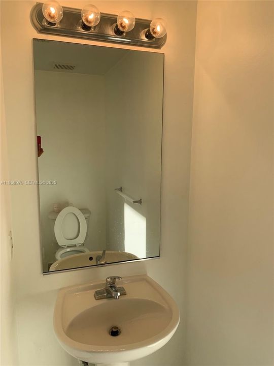 В аренду: $3,300 (3 спален, 2 ванн, 1704 Квадратных фут)