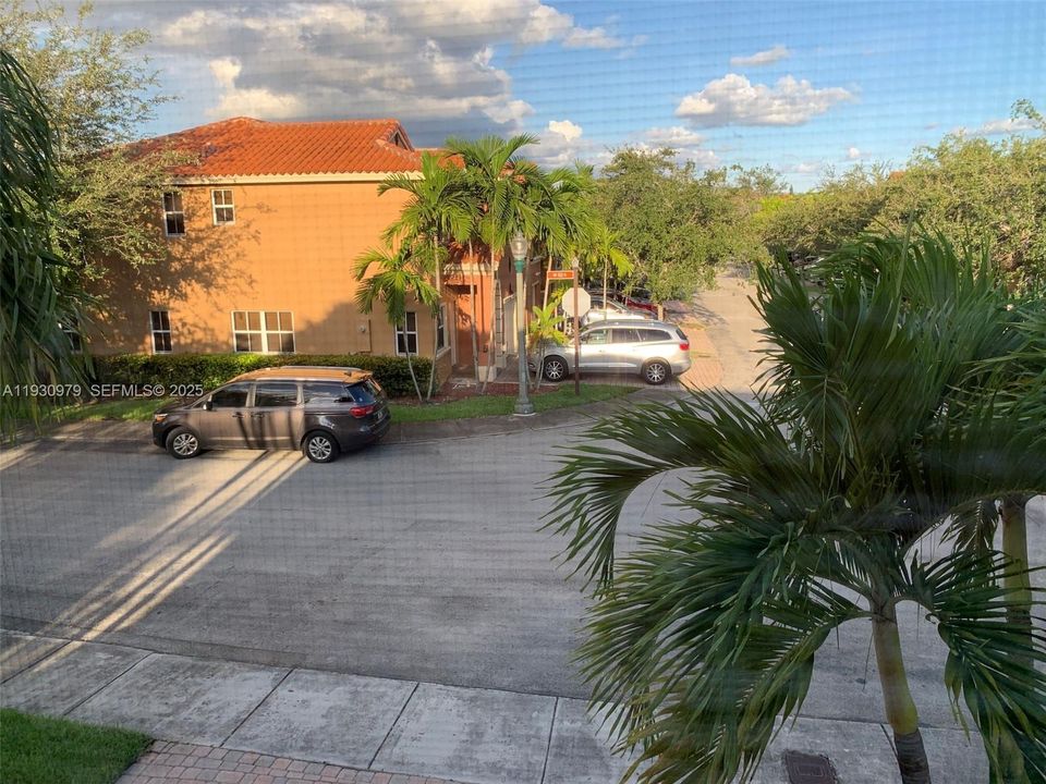 В аренду: $3,300 (3 спален, 2 ванн, 1704 Квадратных фут)