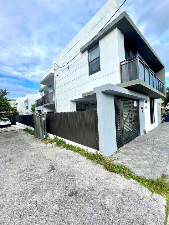 В аренду: $2,550 (2 спален, 1 ванн, 750 Квадратных фут)