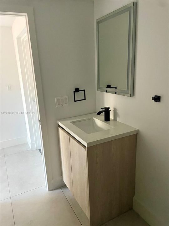 В аренду: $2,550 (2 спален, 1 ванн, 750 Квадратных фут)