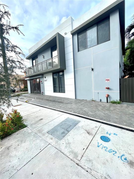 В аренду: $2,550 (2 спален, 1 ванн, 750 Квадратных фут)