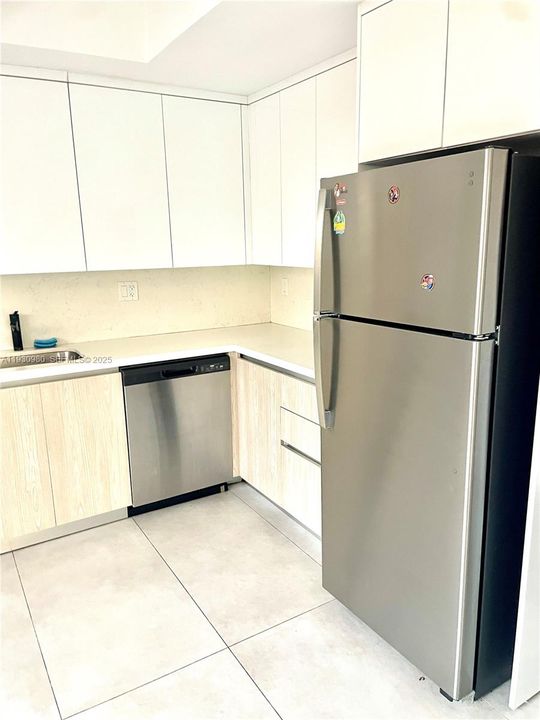 В аренду: $2,550 (2 спален, 1 ванн, 750 Квадратных фут)