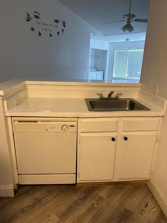 出租: $1,900 (2 贝兹, 2 浴室, 1036 平方英尺)