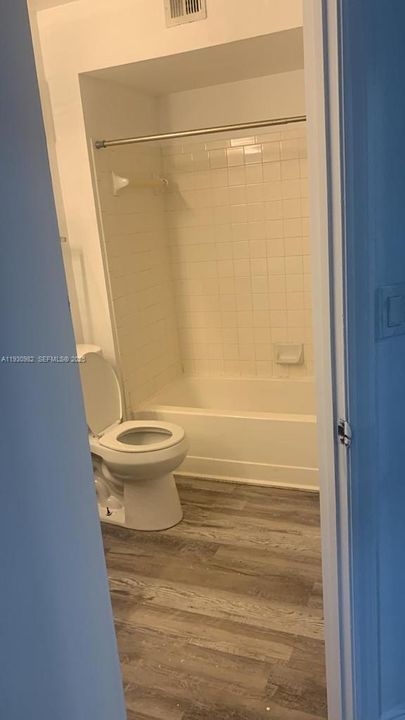 出租: $1,900 (2 贝兹, 2 浴室, 1036 平方英尺)