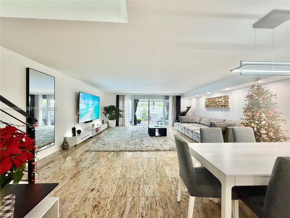 En Venta: $679,000 (3 camas, 2 baños, 1804 Pies cuadrados)