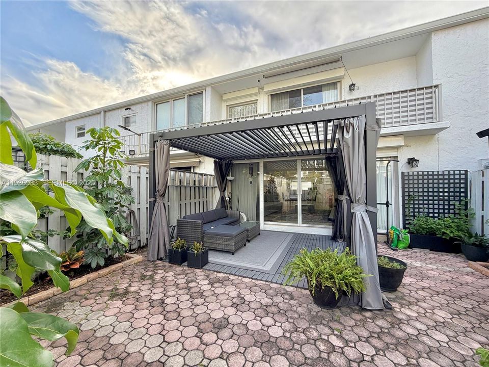 En Venta: $679,000 (3 camas, 2 baños, 1804 Pies cuadrados)