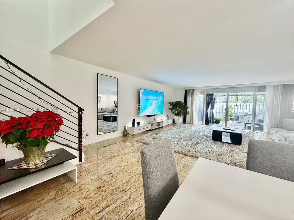 En Venta: $679,000 (3 camas, 2 baños, 1804 Pies cuadrados)