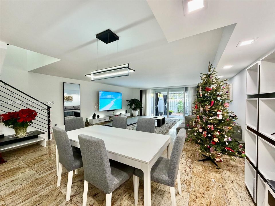 En Venta: $679,000 (3 camas, 2 baños, 1804 Pies cuadrados)