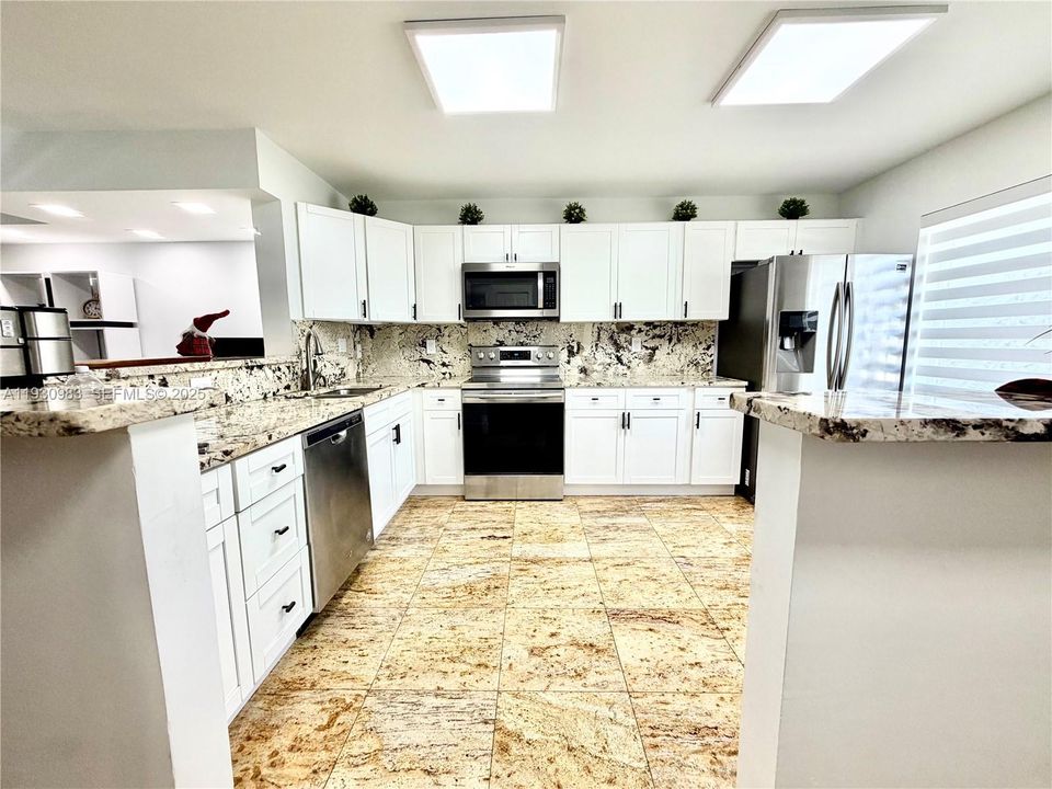 En Venta: $679,000 (3 camas, 2 baños, 1804 Pies cuadrados)