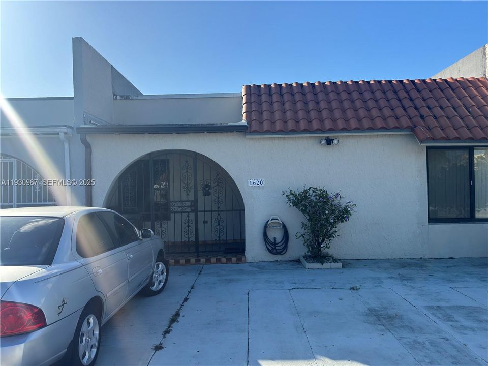 For Sale: $425,000 (3 beds, 2 baths, 1416 Square Feet)