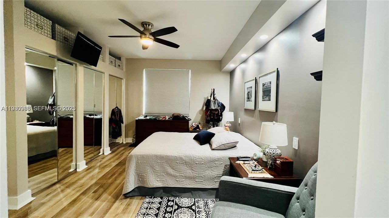 For Rent: $2,950 (1 beds, 1 baths, 900 Square Feet)