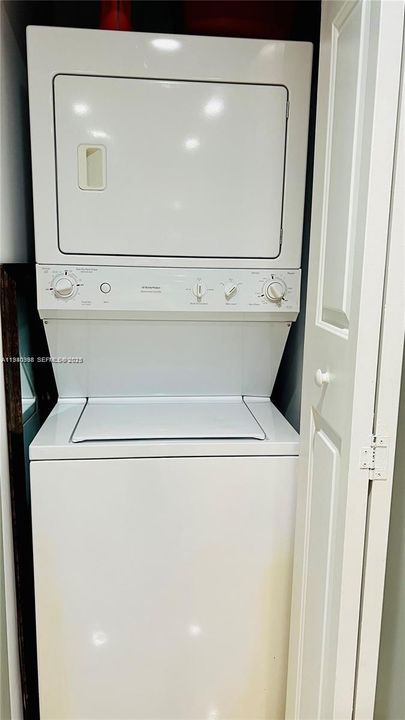 For Rent: $2,950 (1 beds, 1 baths, 900 Square Feet)