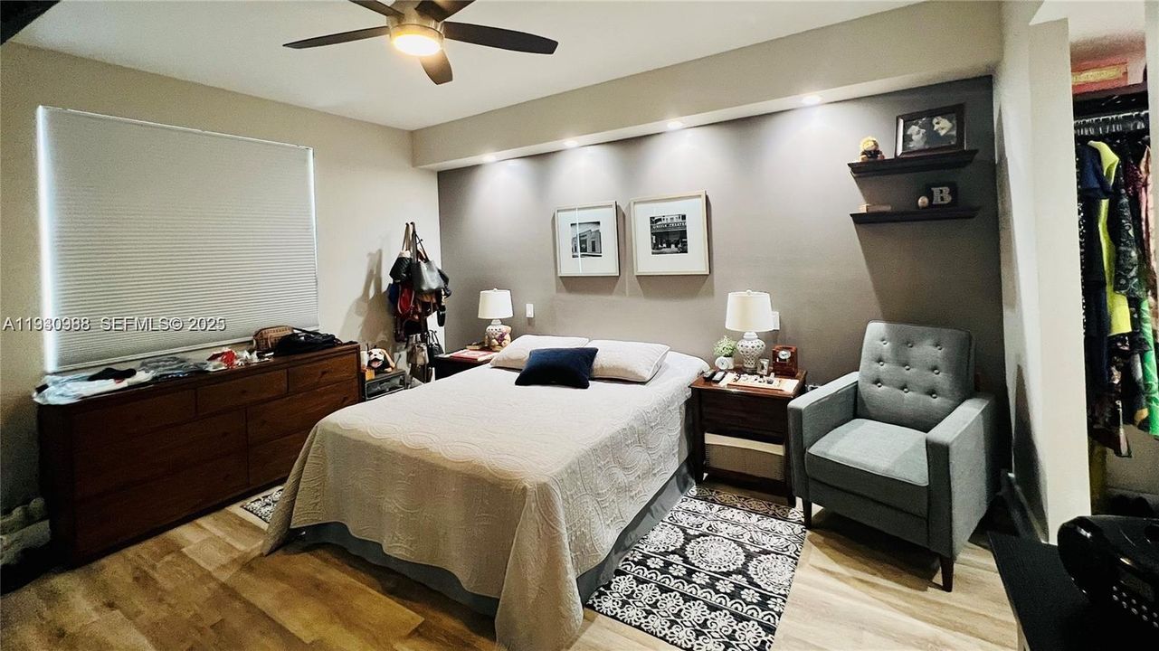 For Rent: $2,950 (1 beds, 1 baths, 900 Square Feet)