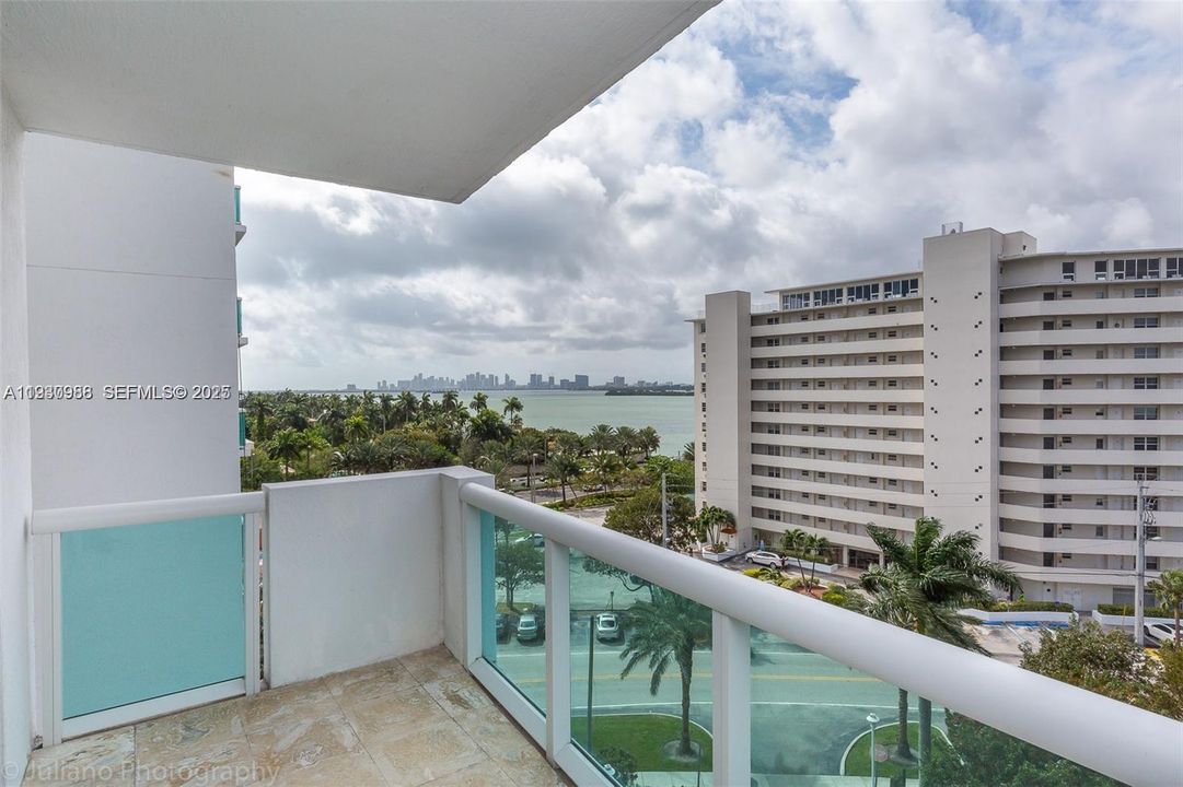 For Rent: $2,950 (1 beds, 1 baths, 900 Square Feet)